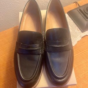 Great condition Madewell “Elinor” black leather loafer size 11